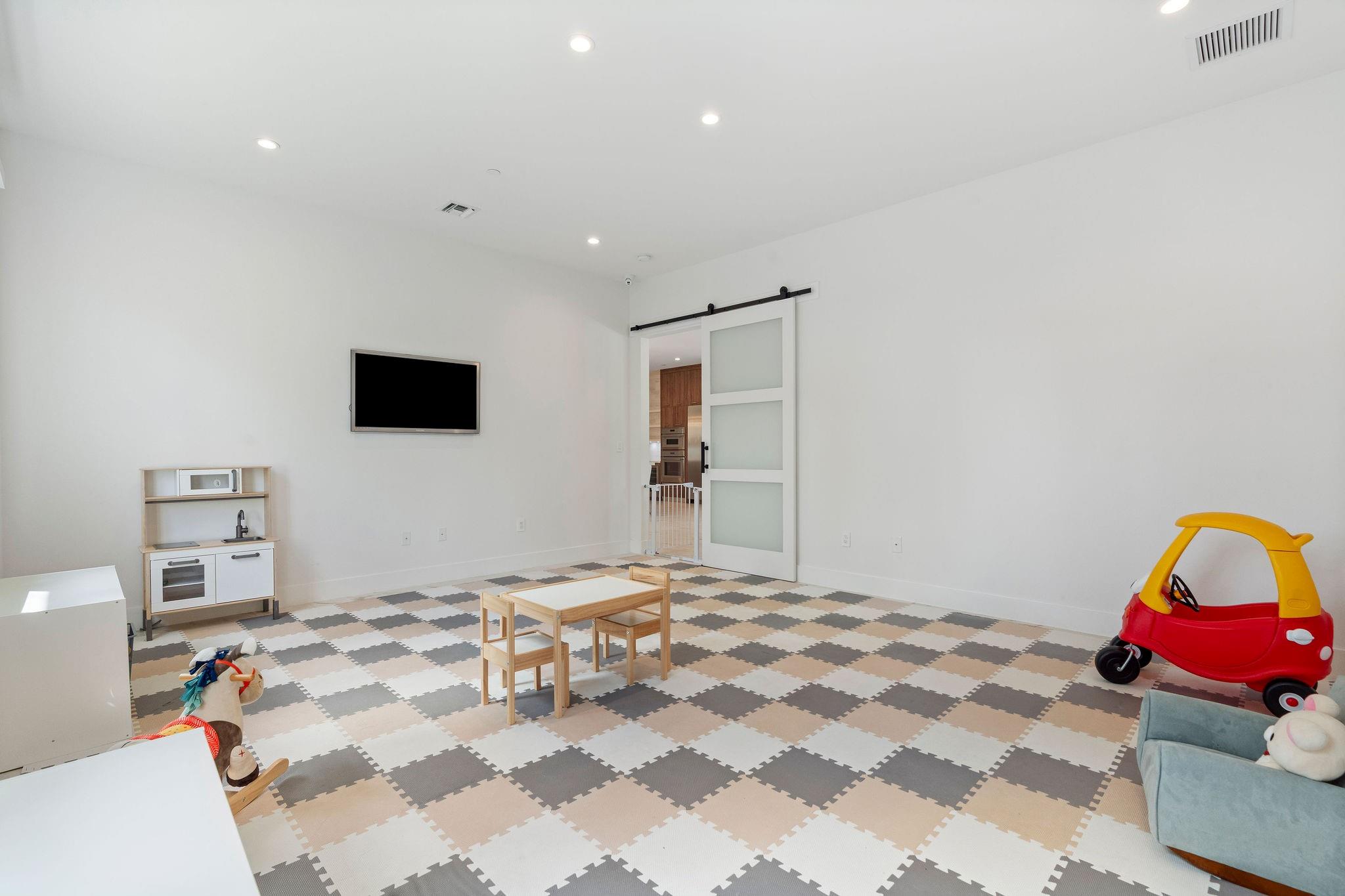 11861 NW 9 Street, Plantation, FL 33325