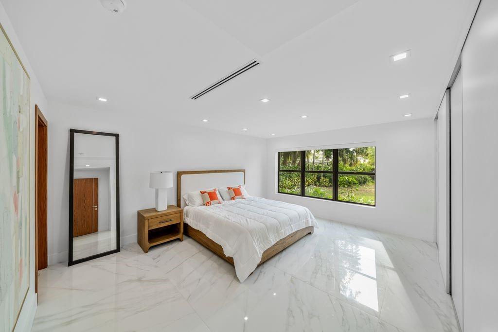 19 Gatehouse Road, Sea Ranch Lakes, FL 33308