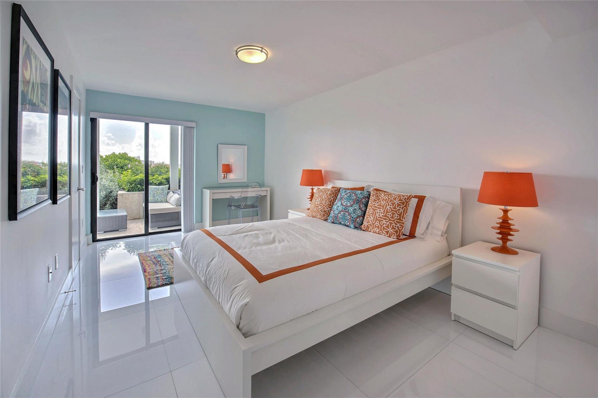 Guest room #3 en suite with walk-in closet