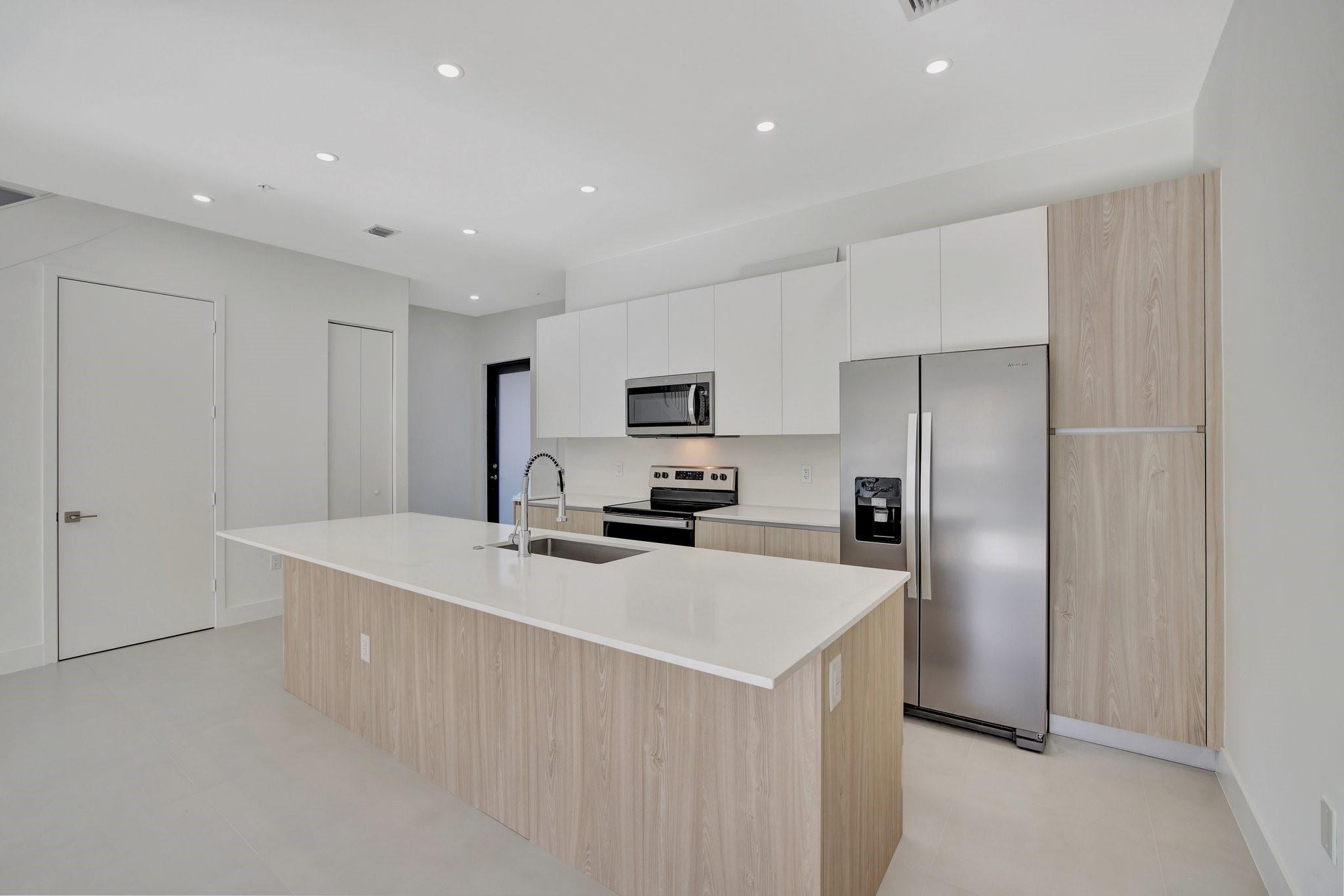 Photo for 4208 NE 7th Terrace, 8, Oakland Park, FL 33334 - listing #FX-10533415 4208 NE 7th Terrace, 8, Oakland Park, FL 33334