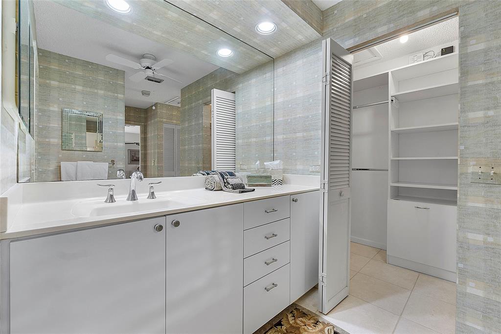 Photo for 8210 E Casa Del Lago, E, Boca Raton, FL 33433 - Listing #FX-10435946 8210 E Casa Del Lago, E, Boca Raton, FL 33433