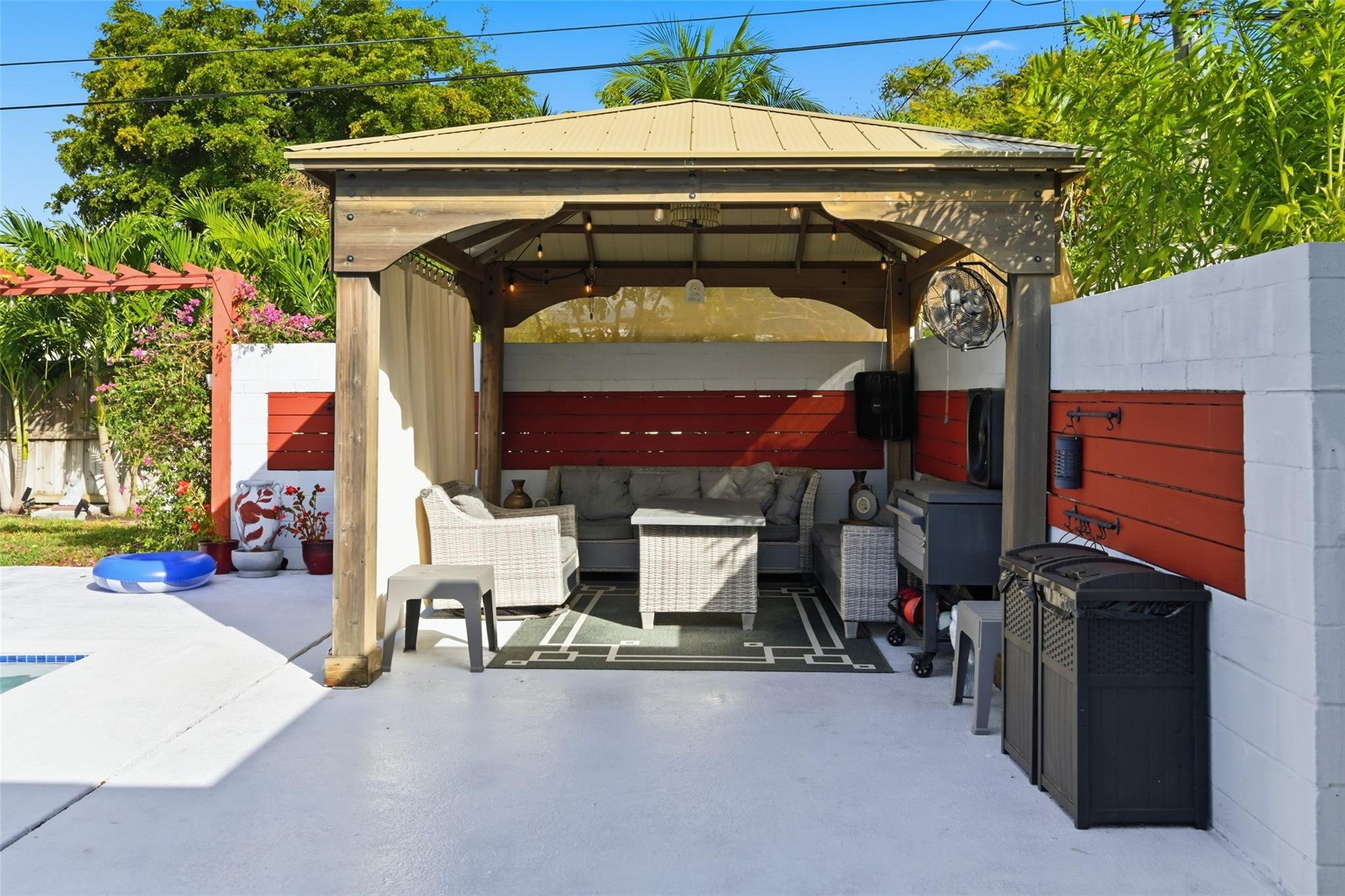 What a great home to relax or entertain in. This south Florida home has it all.