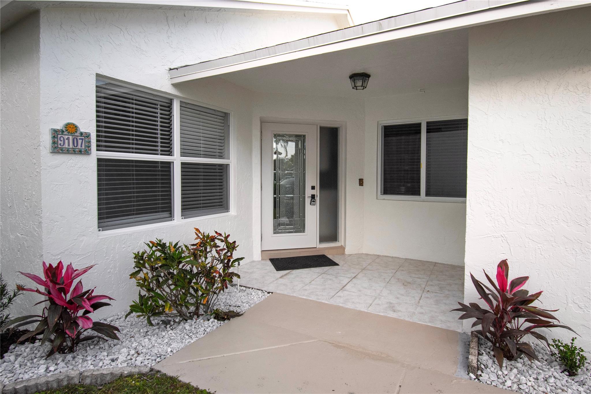 9107 Chatsworth Cascades Circle, Boca Raton, FL 33434