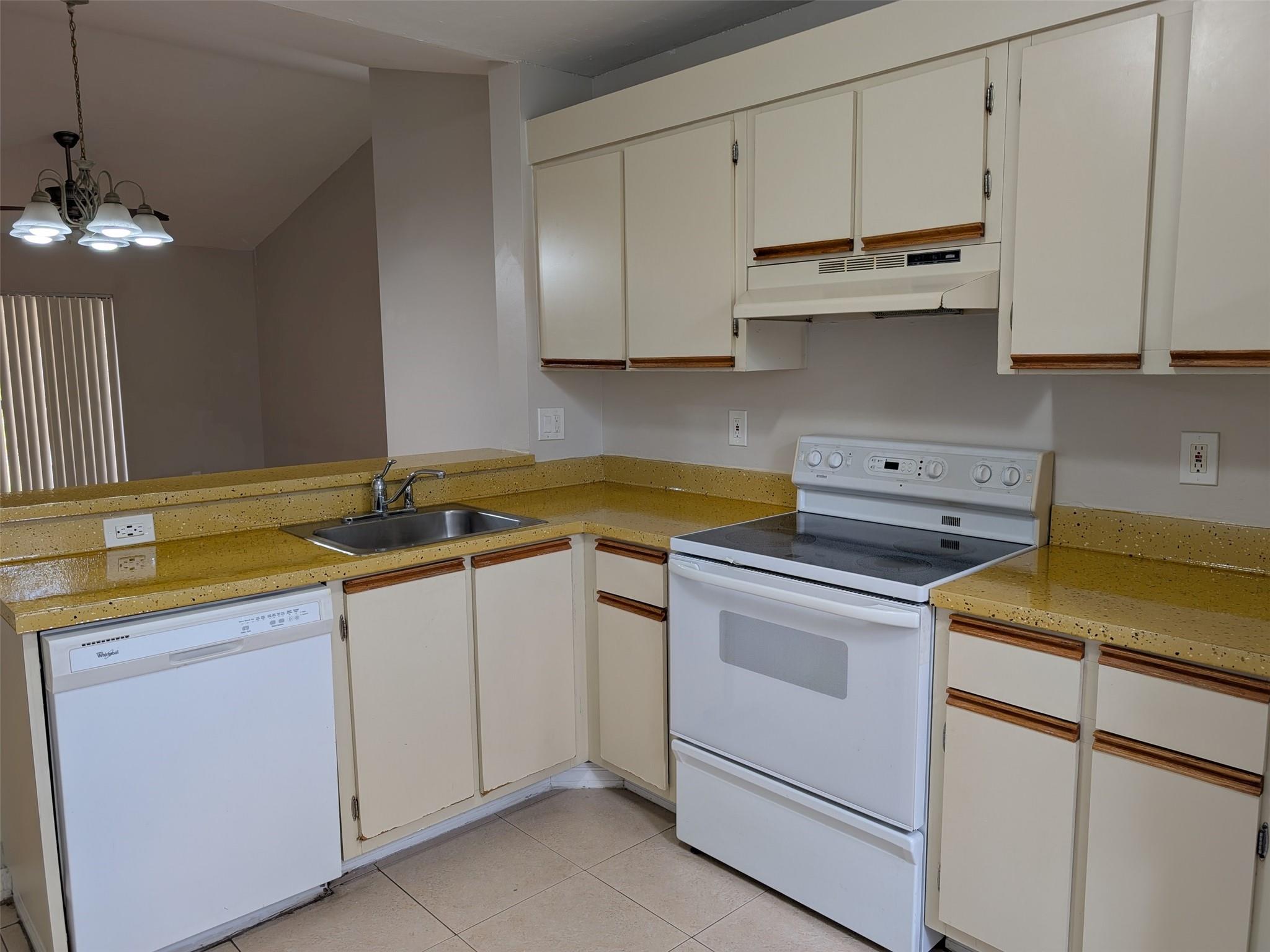 5741 Riverside Drive 201, Coral Springs, FL 33067