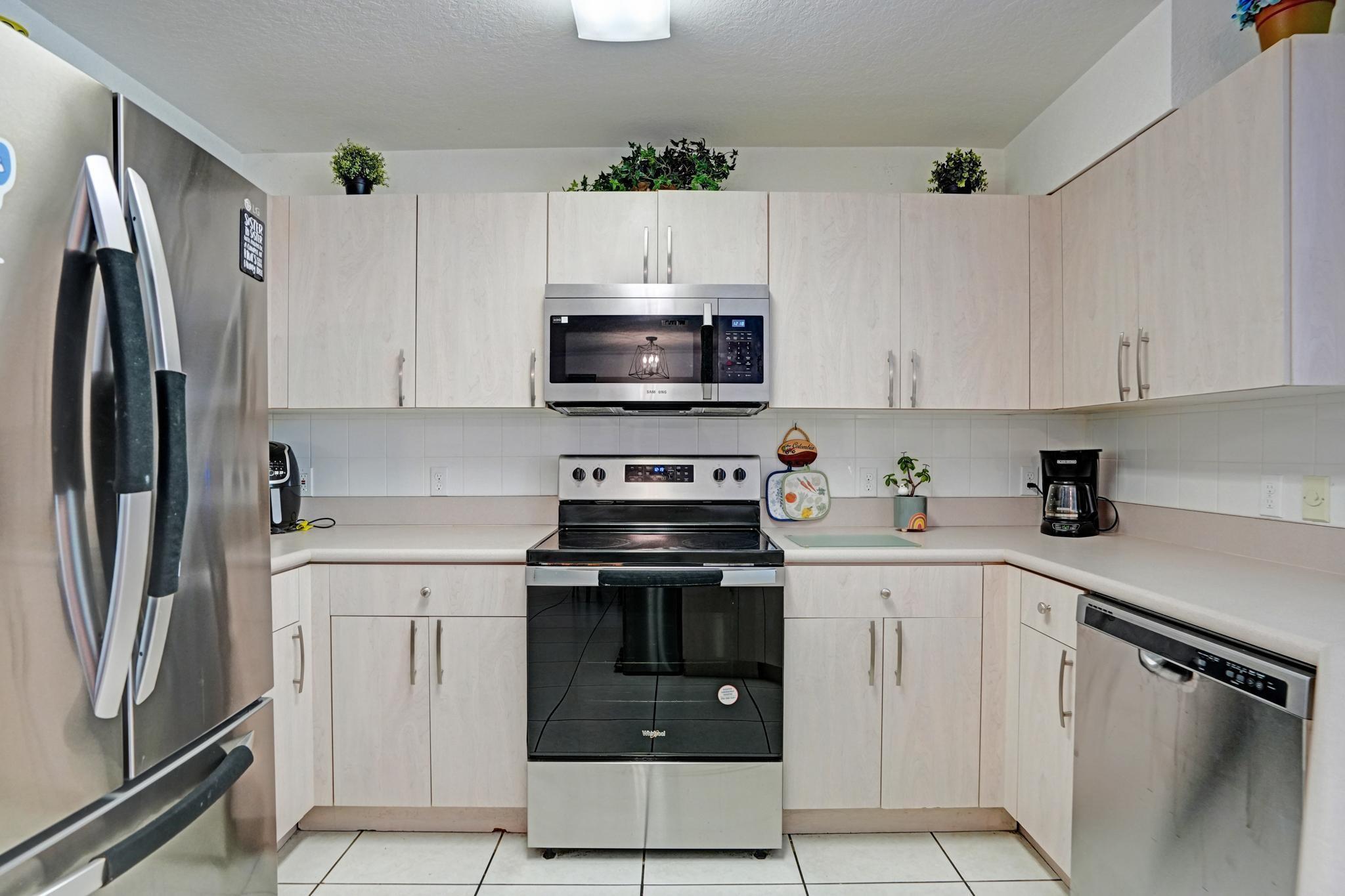 8964 NW 38th Drive 8964, Coral Springs, FL 33065