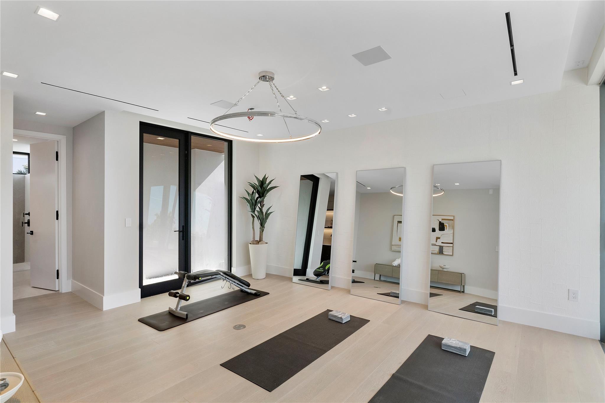 2880 NE 28th Street, Fort Lauderdale, FL 33306