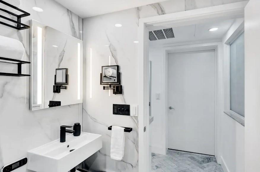 124 11th Street, Miami Beach, FL 33139