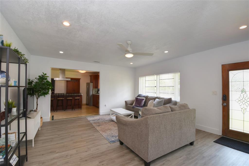 1050 NE 82nd Street, Miami Senada Adzem