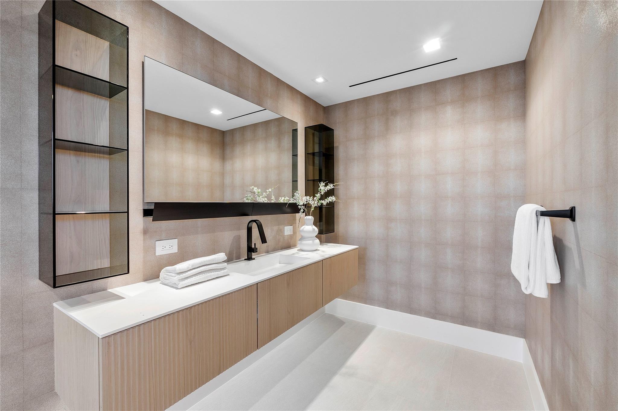 2880 NE 28th Street, Fort Lauderdale, FL 33306