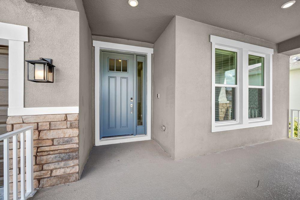 621 SE Ranch Oak Circle ~ Ready Now