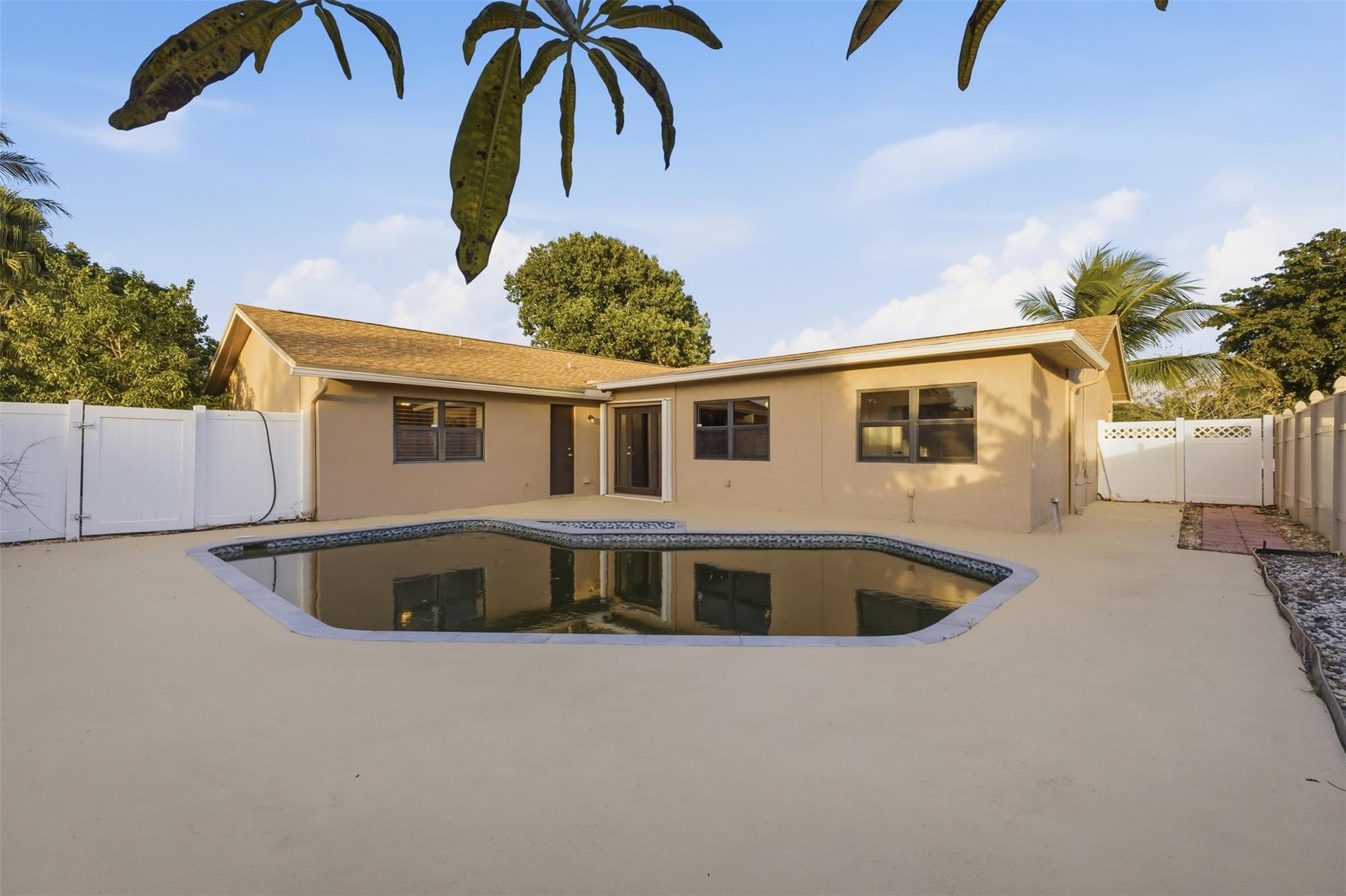 2702 NW 98th Way, Coral Springs, FL 33065