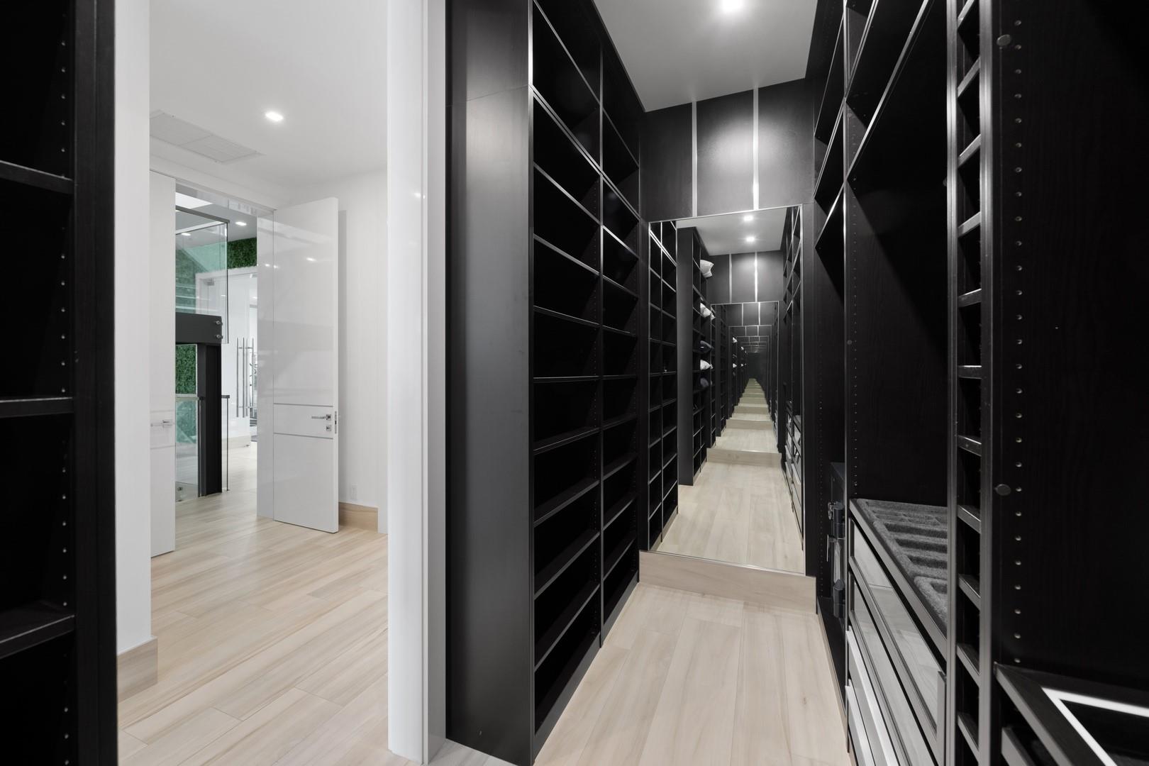 2437 Delmar Place, Fort Lauderdale, FL 33301