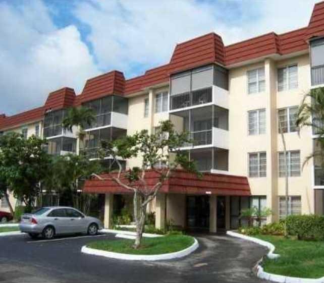 Photo for 4152 Inverrary Drive, 101, Lauderhill, FL 33319 - listing #FX-10533280 4152 Inverrary Drive, 101, Lauderhill, FL 33319