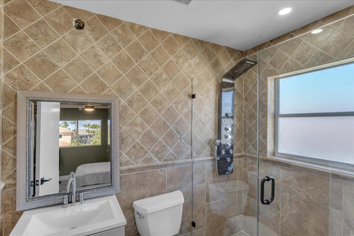 UPSTAIRS BATHROOM #2