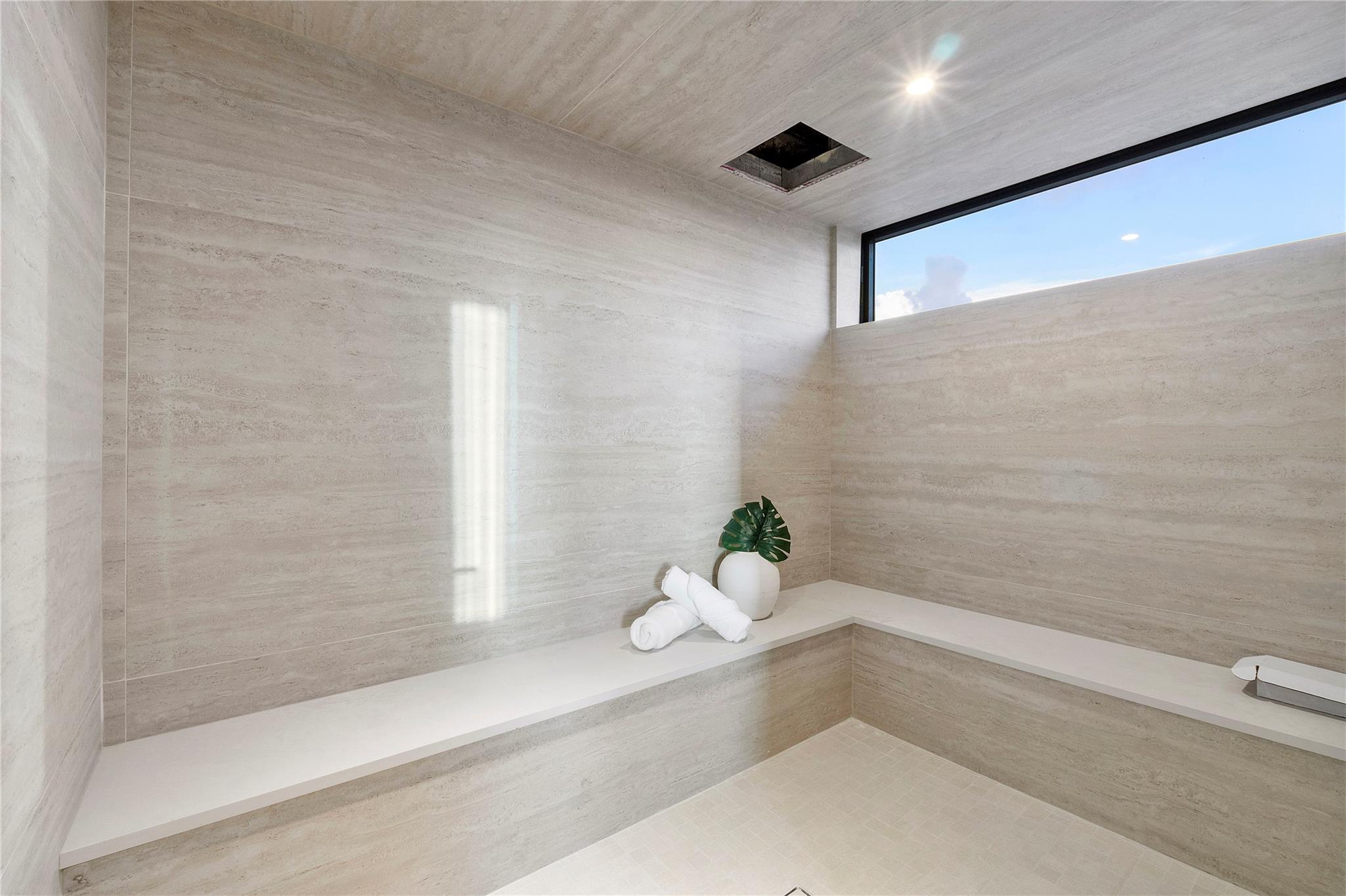 2880 NE 28th Street, Fort Lauderdale, FL 33306