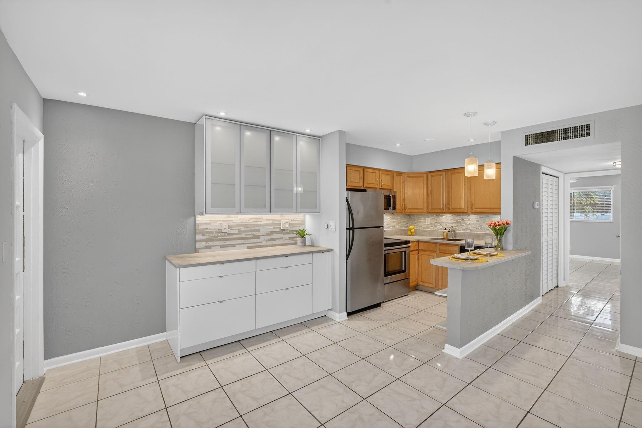 Photo for 4051 NE 13th Avenue 77, Oakland Park, FL 33334 - listing #FX-10540302 4051 NE 13th Avenue 77, Oakland Park, FL 33334