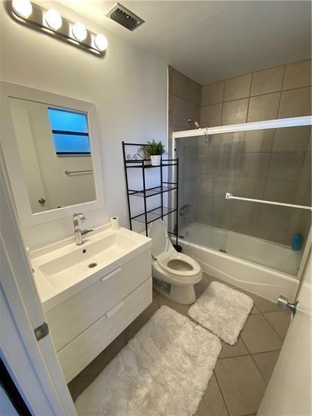 21135 Helmsman Drive O12, Miami, FL 33180