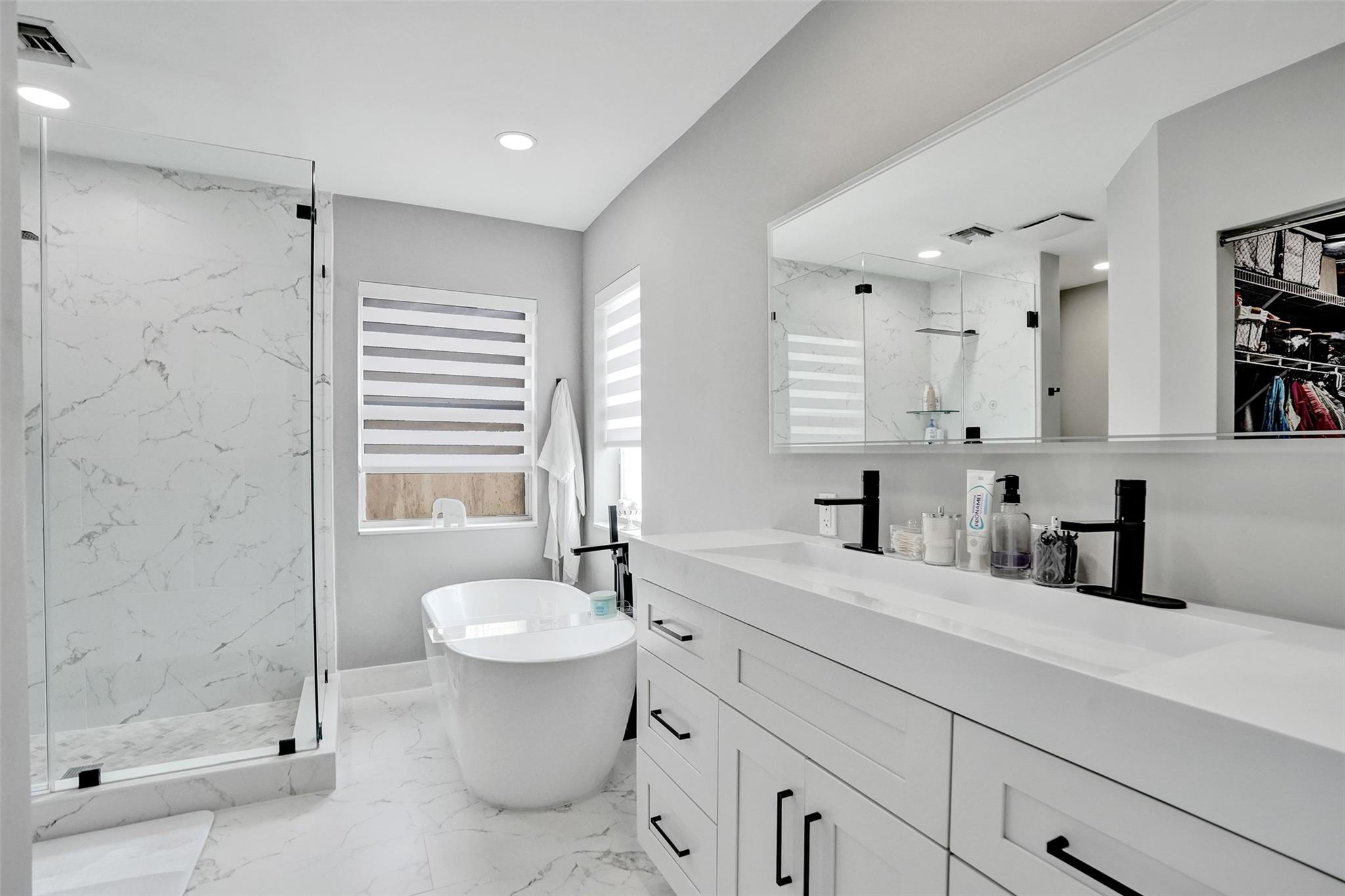 9814 NW 1st Mnr, Coral Springs, FL 33071