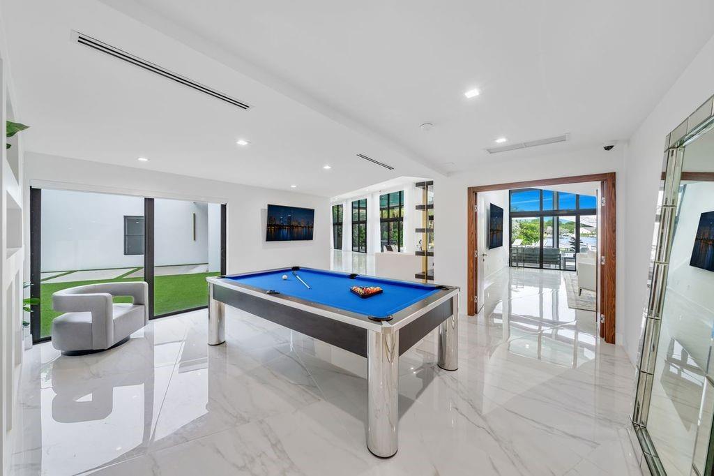 19 Gatehouse Road, Sea Ranch Lakes, FL 33308