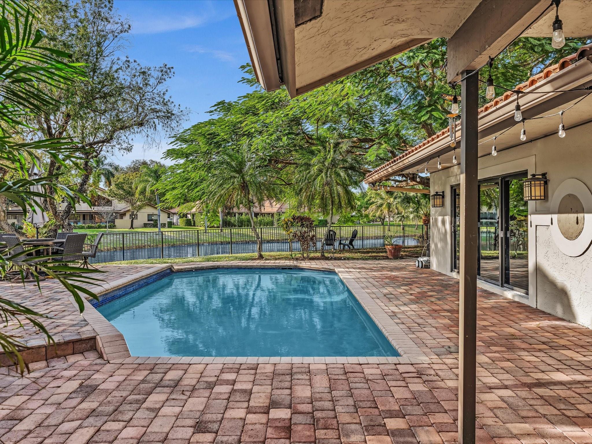 10320 NW 6th Street, Coral Springs, FL 33071