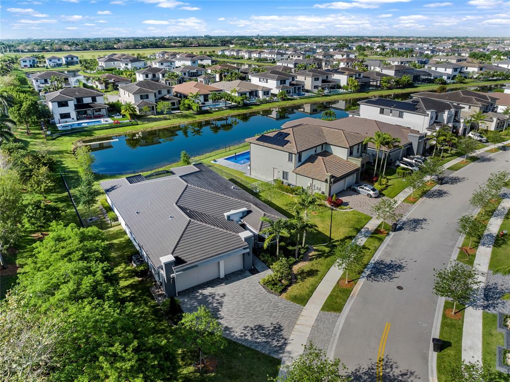 Photo for 10410 S Lago Vista Circle, Parkland, FL 33076 - Listing #FX-10434740 10410 S Lago Vista Circle, Parkland, FL 33076