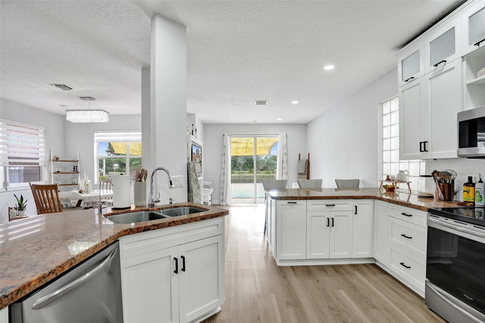 9814 NW 1st Mnr, Coral Springs, FL 33071