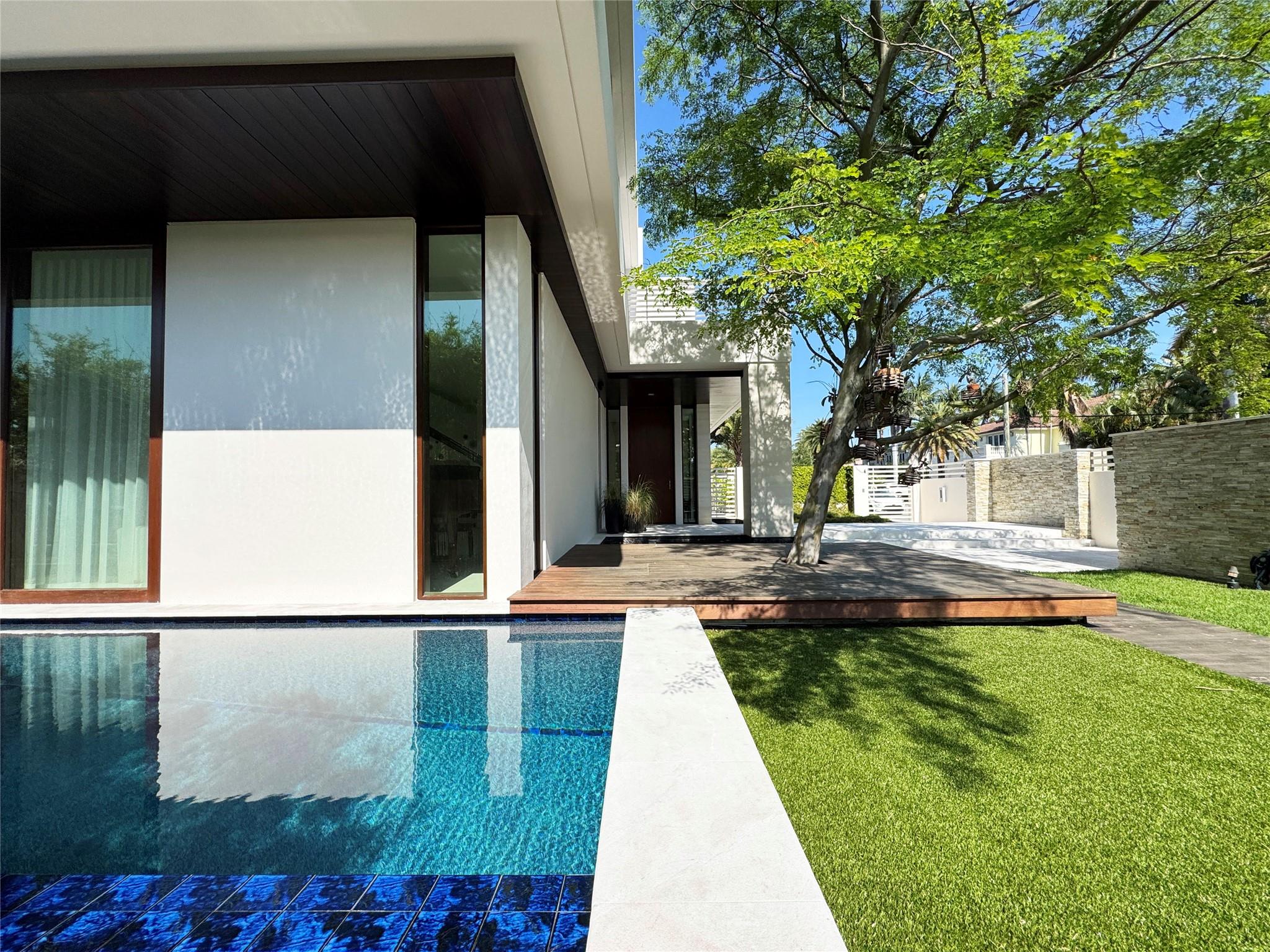 10 Pelican Drive, Fort Lauderdale, FL 33301