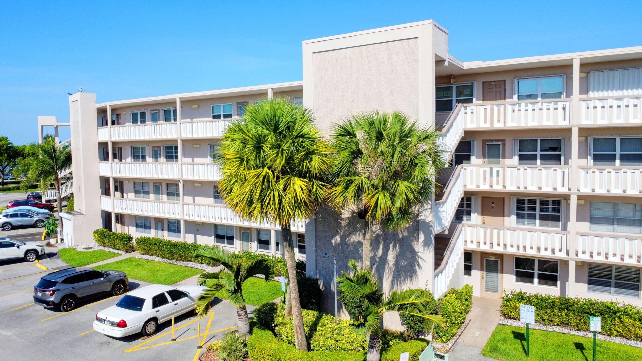 Photo for 267 Wellington J, 267, West Palm Beach, FL 33417 - Listing #FX-10503040 267 Wellington J, 267, West Palm Beach, FL 33417