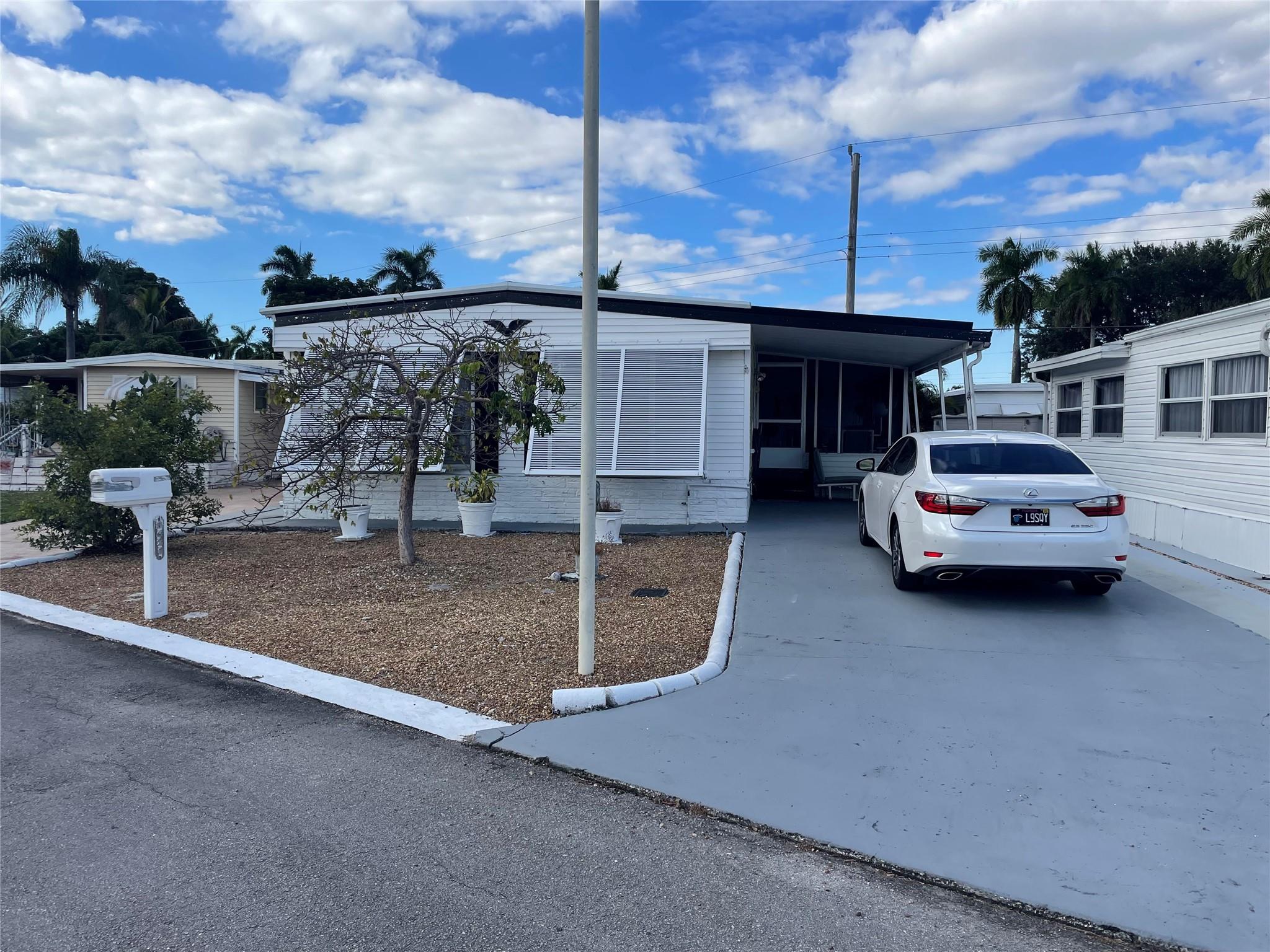 Photo for 8621 SW 18th Court, Davie, FL 33324 - listing #FX-10536865 8621 SW 18th Court, Davie, FL 33324