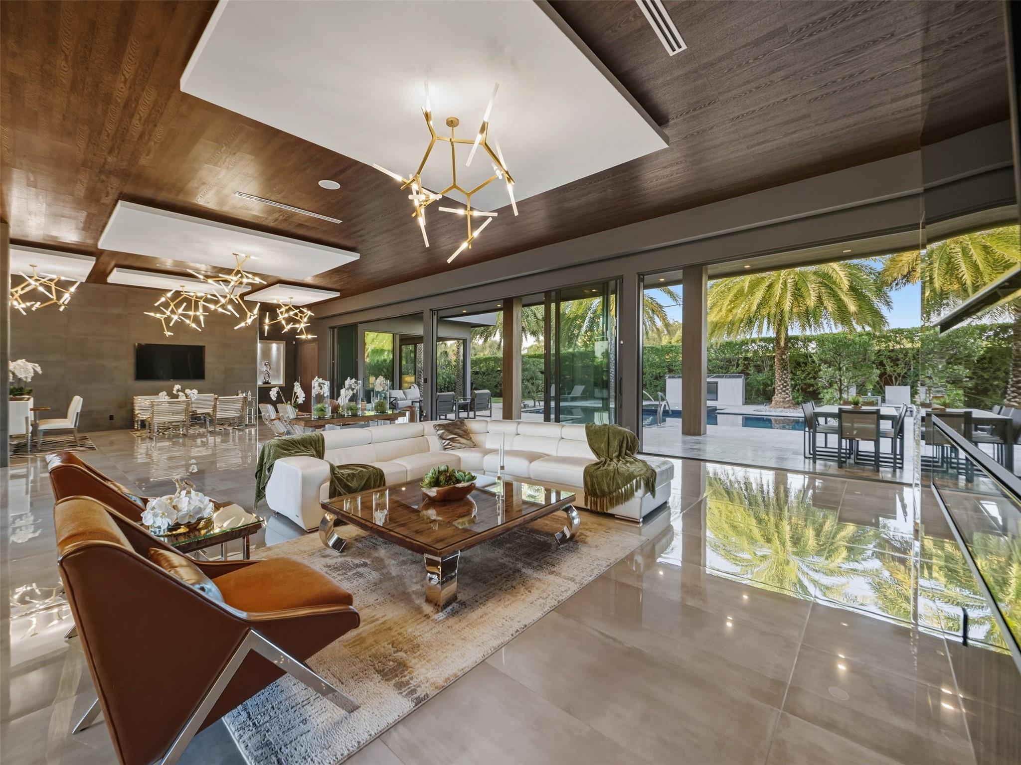 Open Living with Walls of Glass