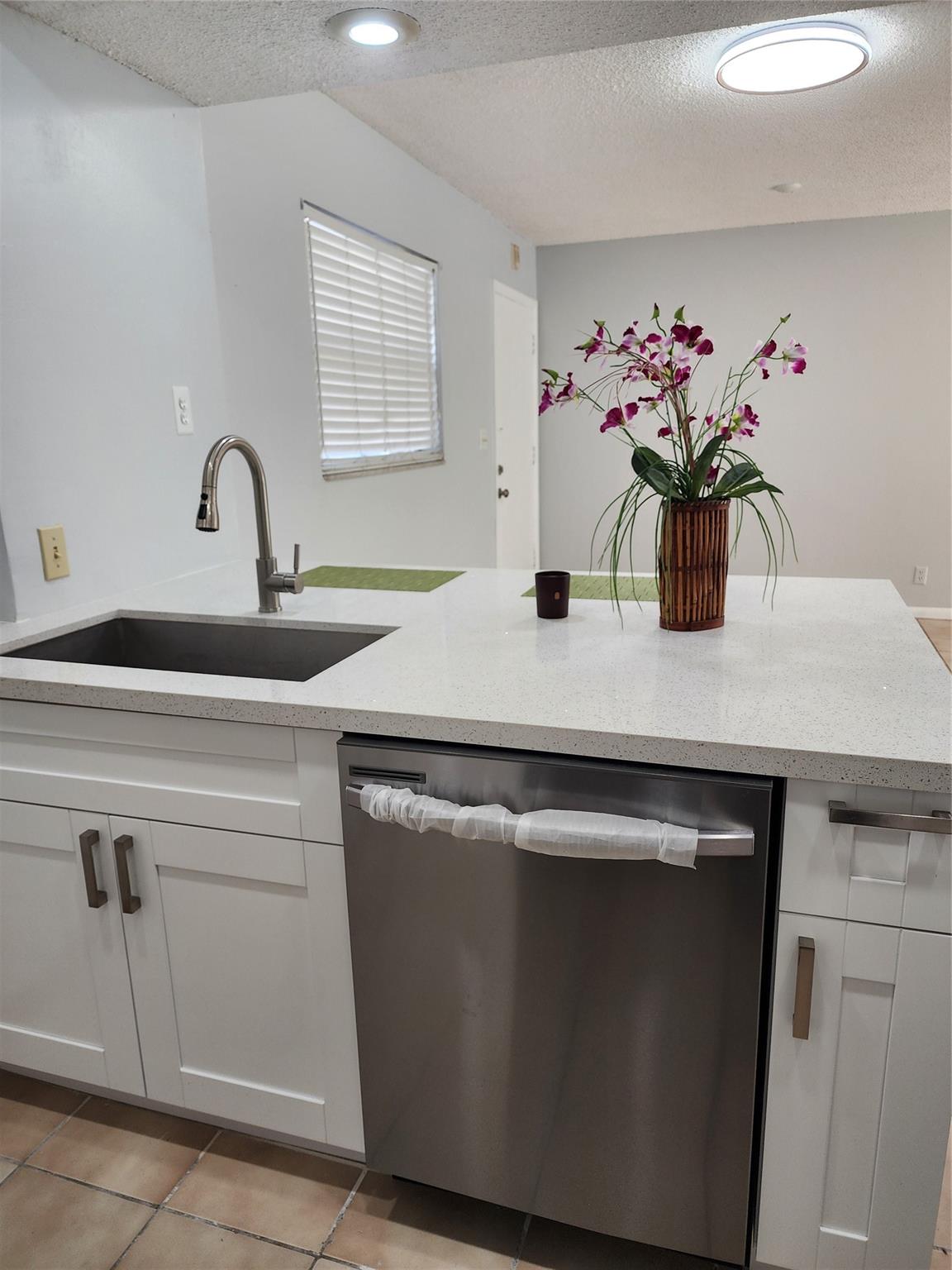 9150 NW 38th Drive 106, Coral Springs, FL 33065