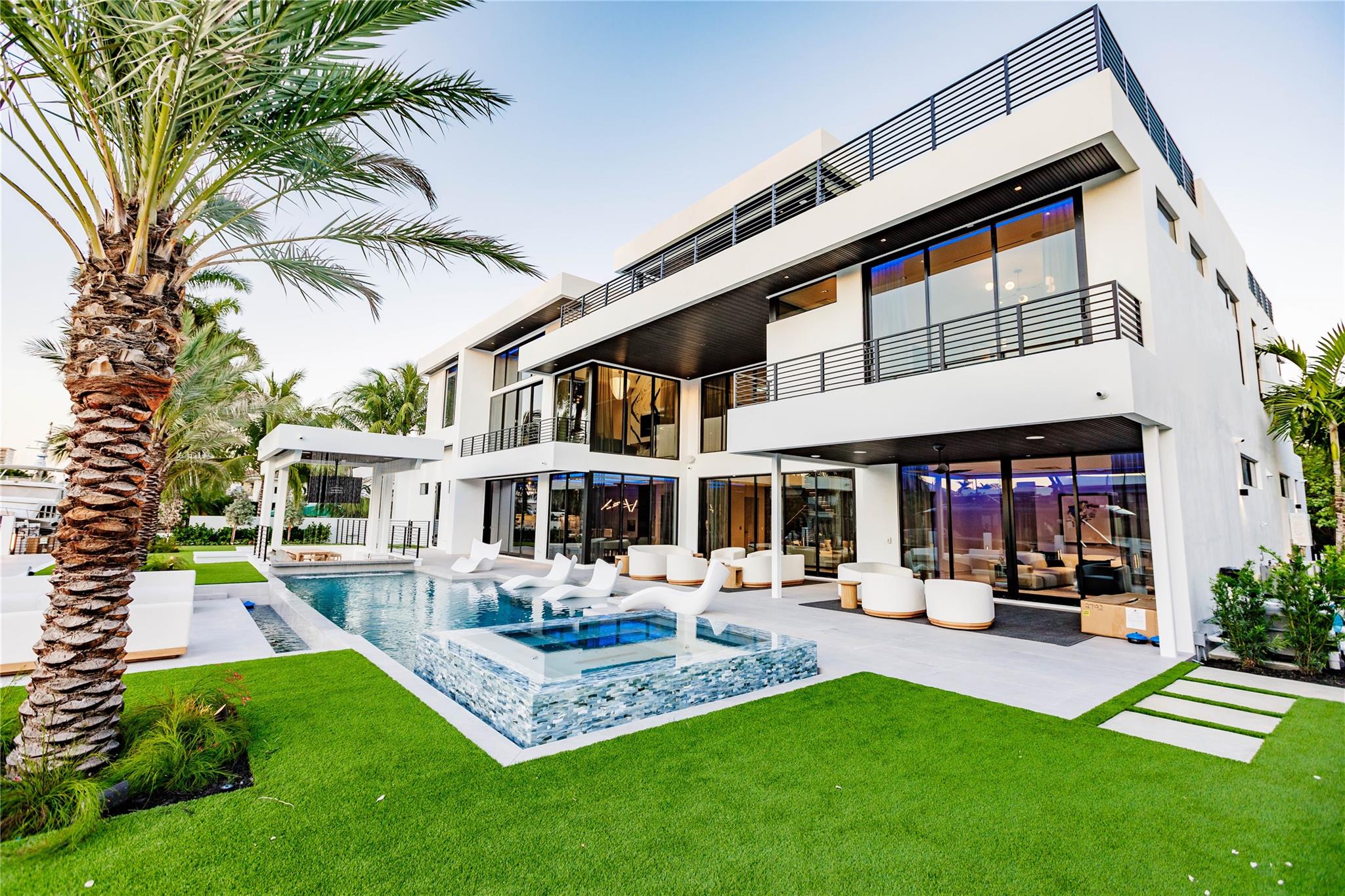 725 SE Poinciana Drive, Fort Lauderdale, FL 33301