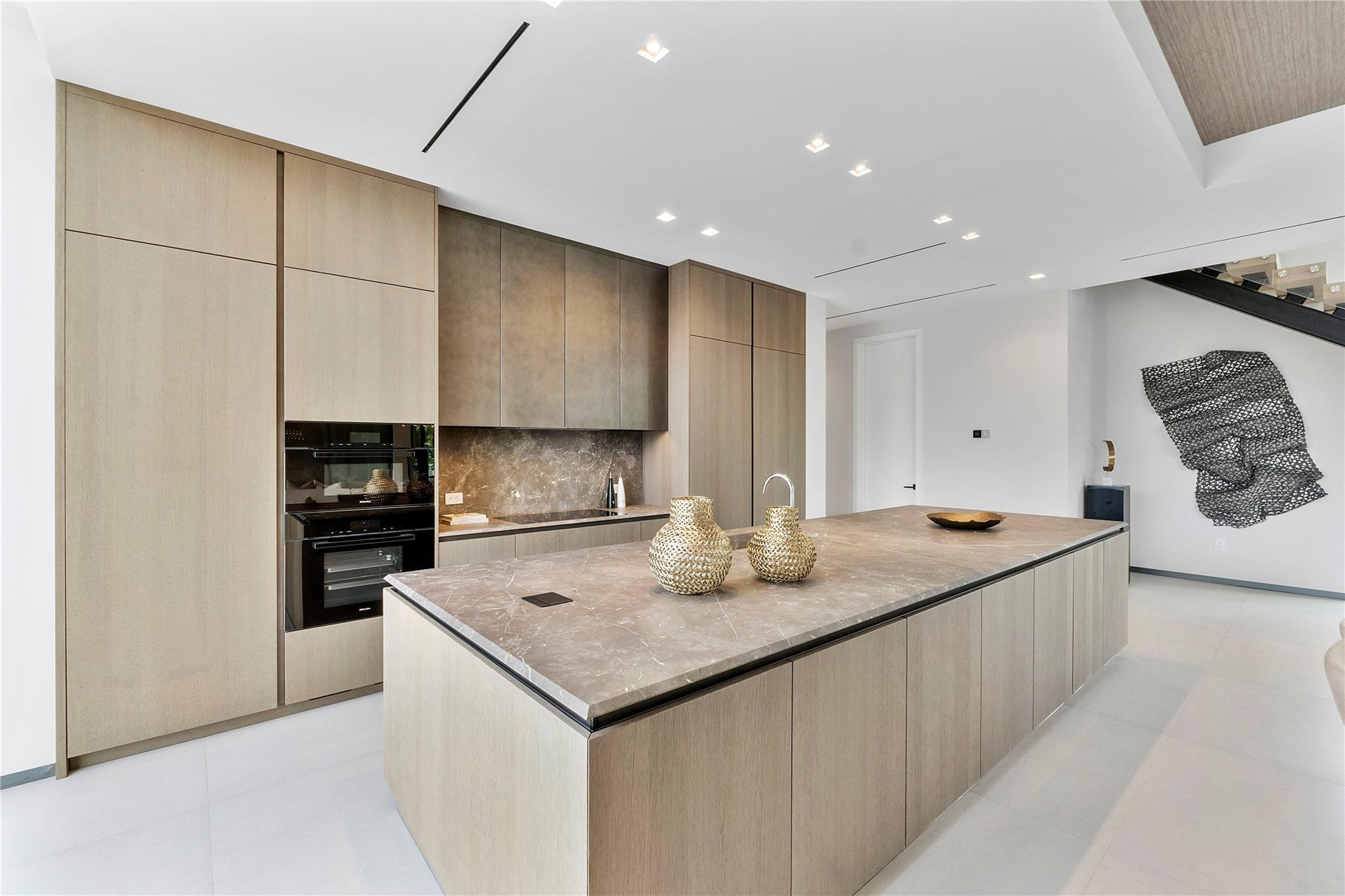 2880 NE 28th Street, Fort Lauderdale, FL 33306