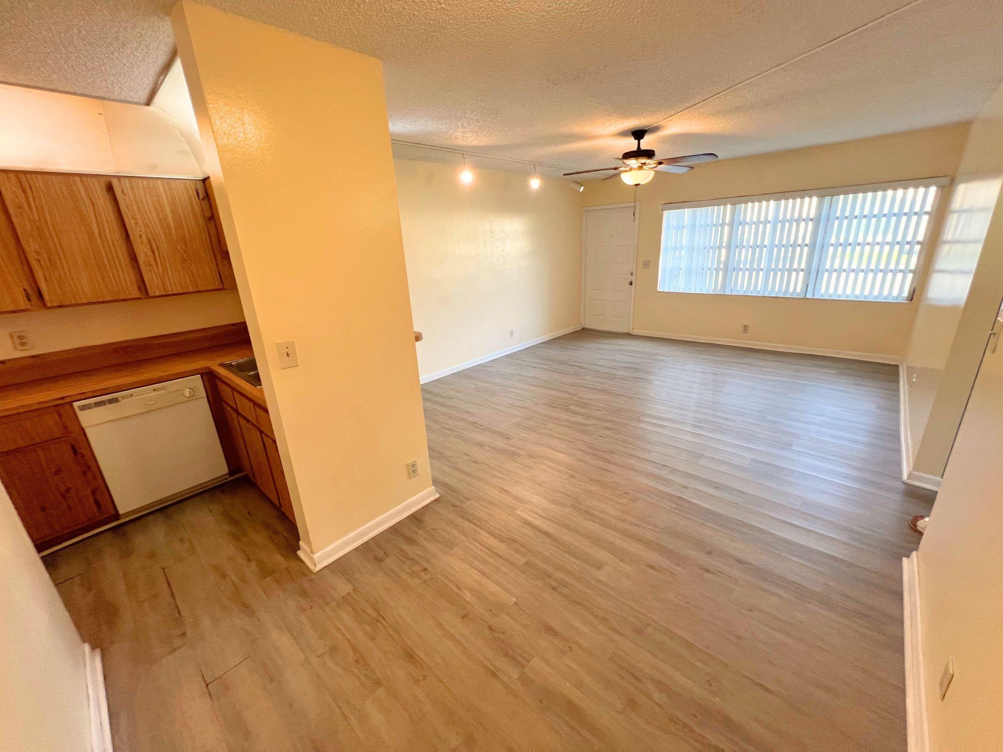 843 Twin Lakes Drive 30B, Coral Springs, FL 33071