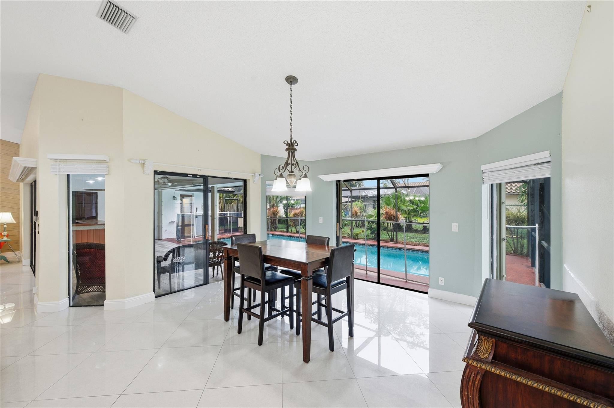 10949 NW 1st Mnr, Coral Springs, FL 33071