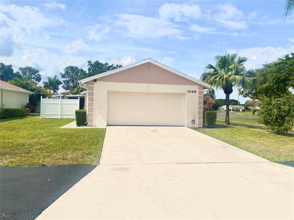 Photo for 1269 Slash Pine Circle, West Palm Beach, FL 33409 - Listing #FX-10426871 1269 Slash Pine Circle, West Palm Beach, FL 33409