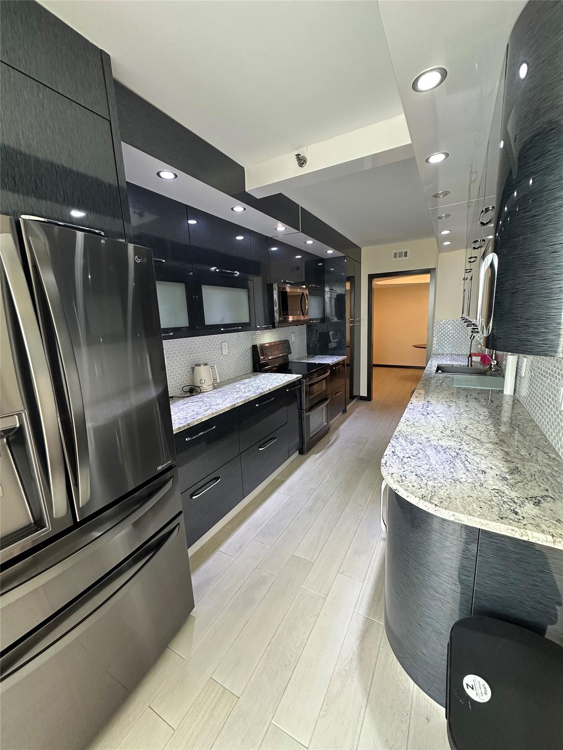 19707 Turnberry Way 8L, Miami, FL 33180