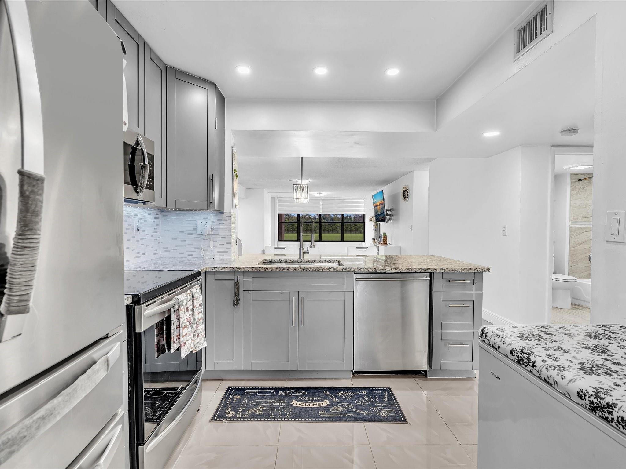 Kitchen: Open concept