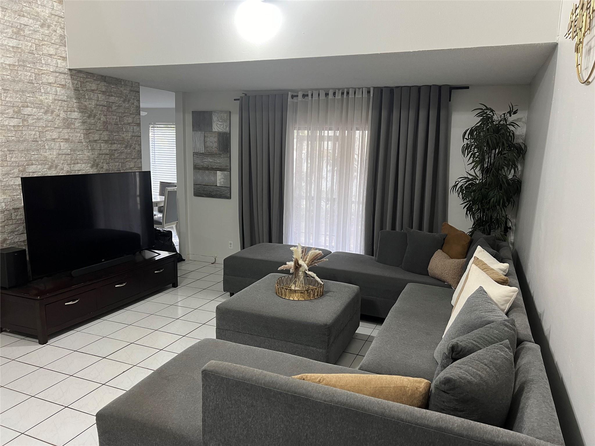 11530-32 NW 43rd Street 11530-32, Coral Springs, FL 33065