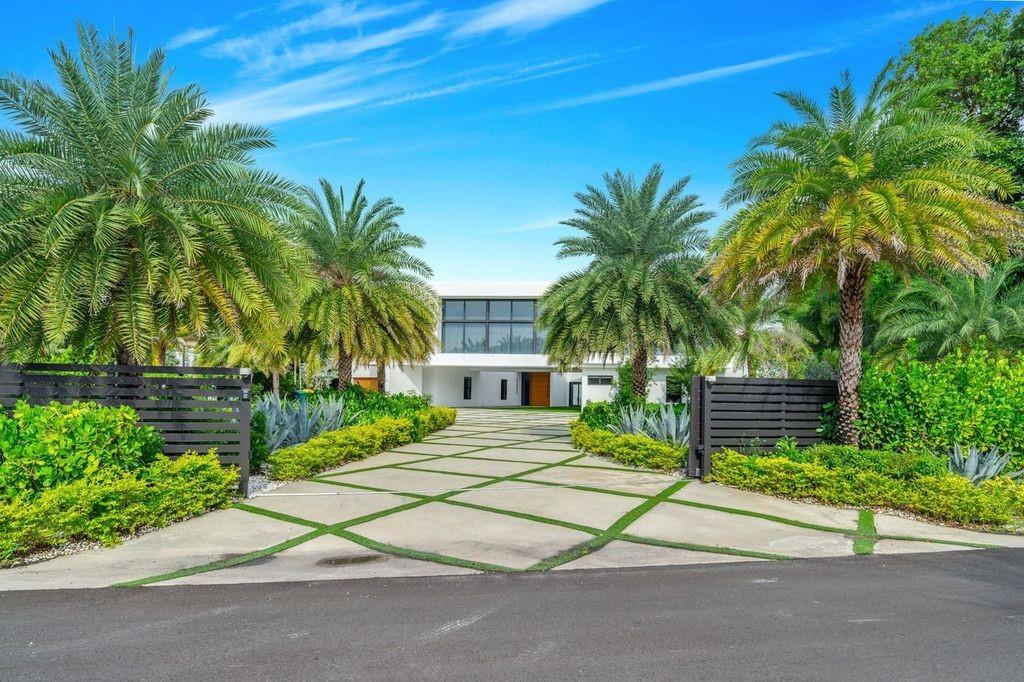 19 Gatehouse Road, Sea Ranch Lakes, FL 33308