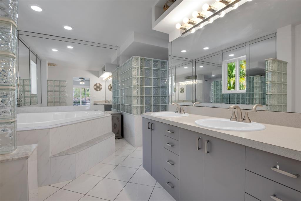 Photo for 5880 SW 19th Street, Plantation, FL 33317 - Listing #FX-10436185 5880 SW 19th Street, Plantation, FL 33317