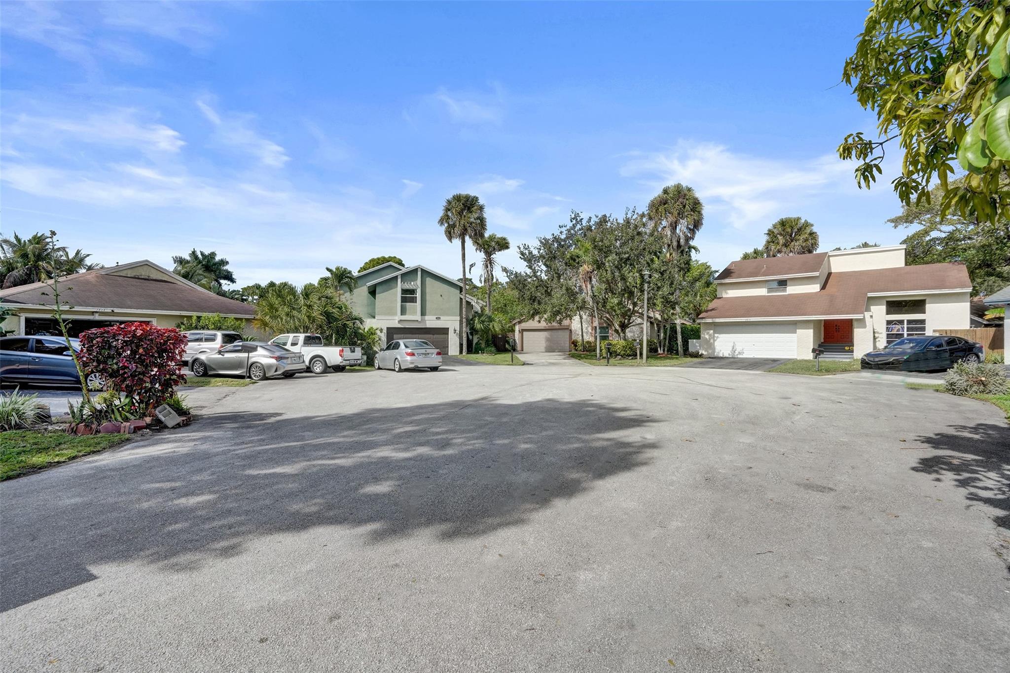 *HOME IS LOCATED IN A CUL DE SAC & HAS A 2 CAR GARAGE & 4 CAR DRIVEWAY *