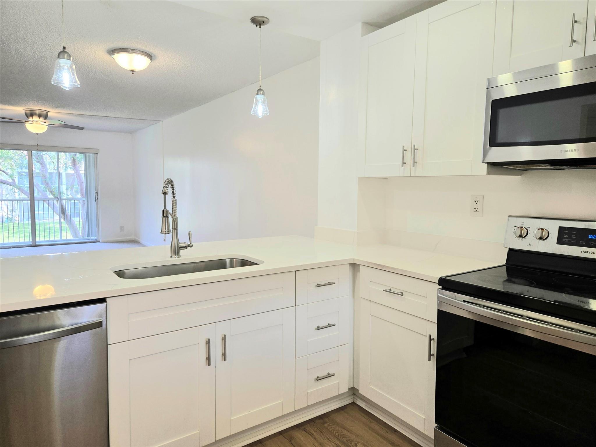 1100 NW 87th Avenue, Coral Springs, FL 33071