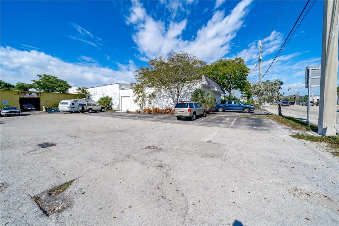 841 NE 44th Street, Oakland Park, FL 33334