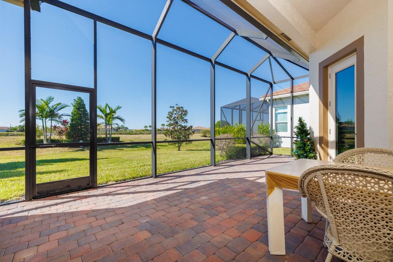 Patio & View of Lake!