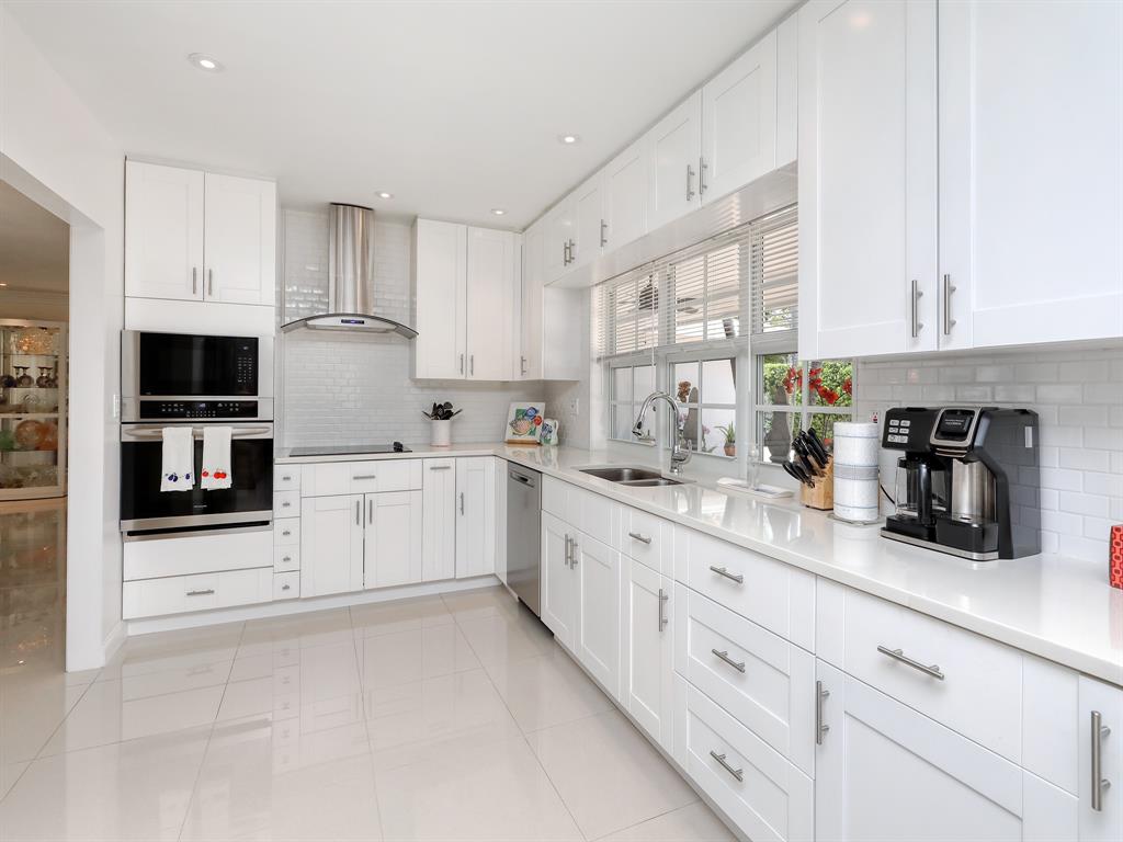 Photo for 4031 NE 17th Terrace, Oakland Park, FL 33334 - Listing #FX-10437186 4031 NE 17th Terrace, Oakland Park, FL 33334
