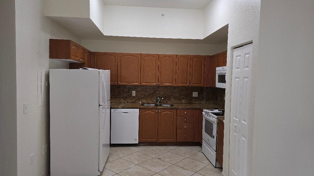 2801 Riverside Drive 208, Coral Springs, FL 33065