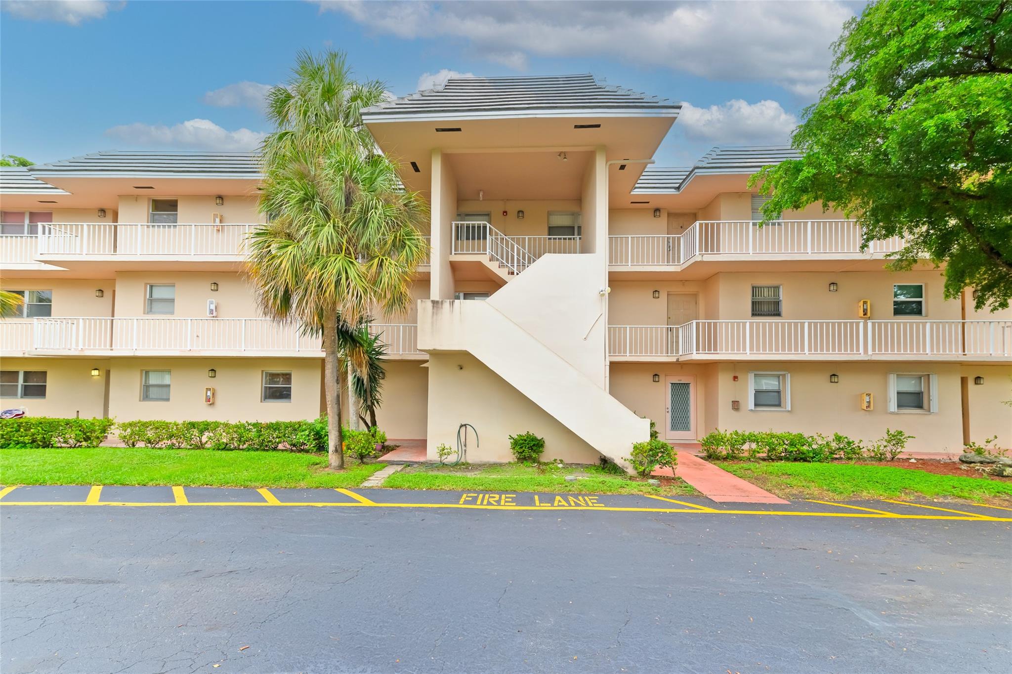 2850 S Forest Hills Boulevard 105, Coral Springs, FL 33065