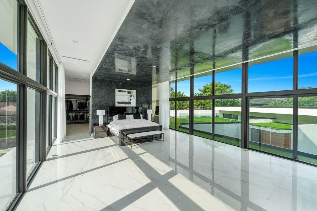 19 Gatehouse Road, Sea Ranch Lakes, FL 33308