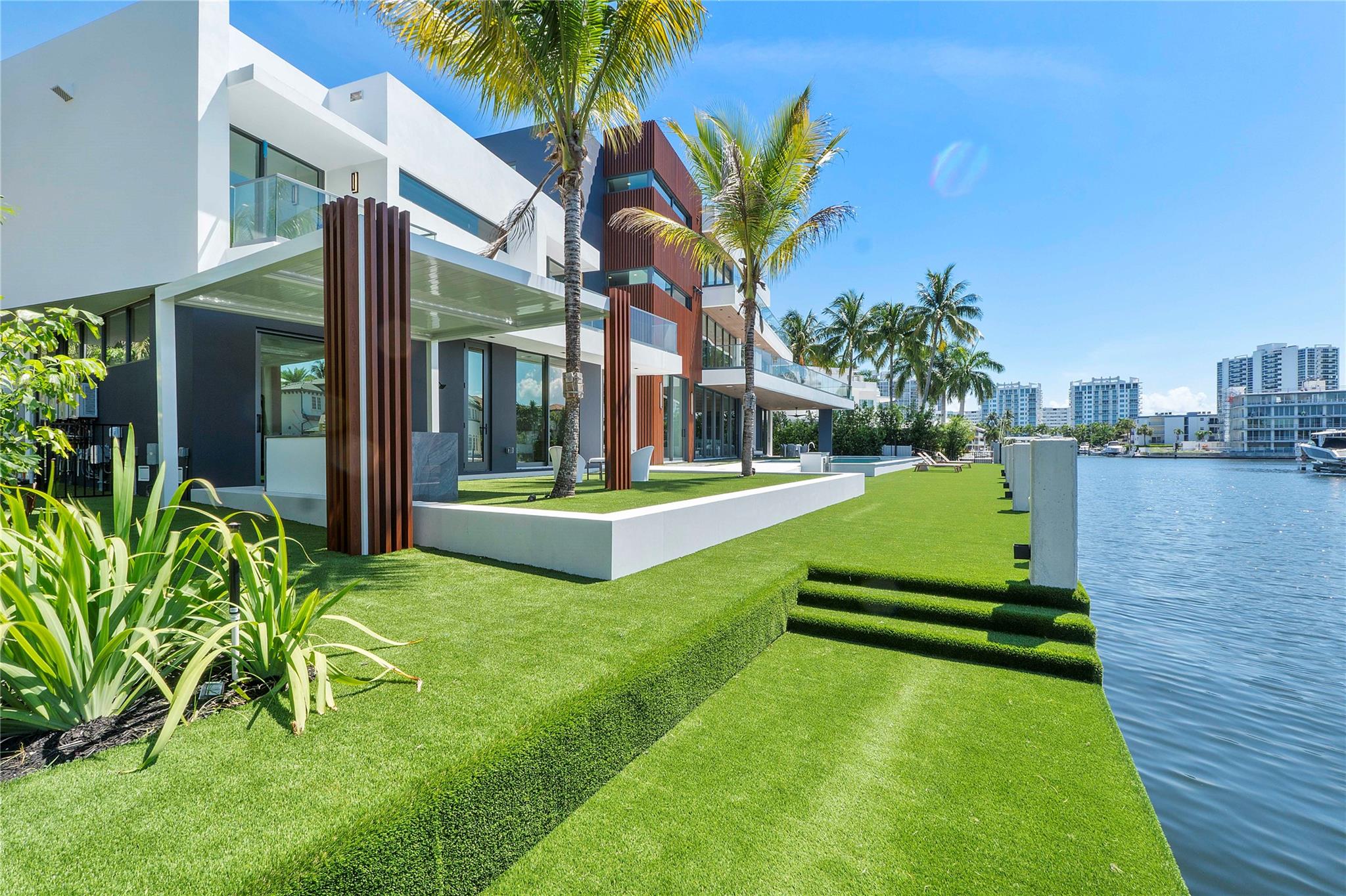 2880 NE 28th Street, Fort Lauderdale, FL 33306